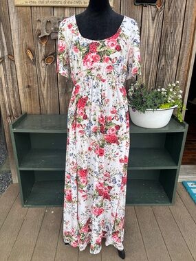 Rose garden short sleeve maxi dress no labels fits size Small